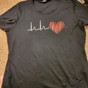 Sport tec cardiac rhythm short sleeved t shirt. Sz large